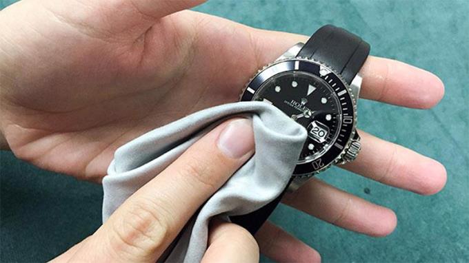 3 manieren om metalen horlogebandjes snel en gemakkelijk te behandelen