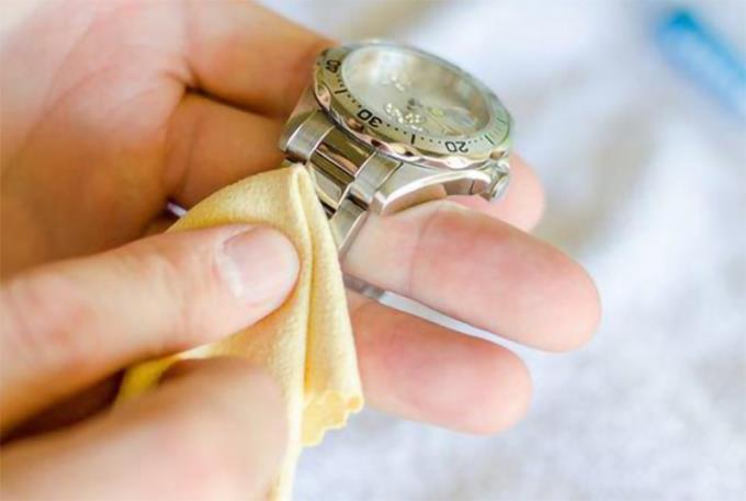 3 manieren om metalen horlogebandjes snel en gemakkelijk te behandelen