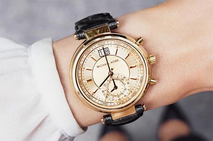 Instructions on how to use and maintain the most durable gold-plated watch