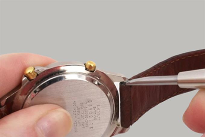 Instructies voor het correct reinigen van horloges van kunststof en metaaldraad