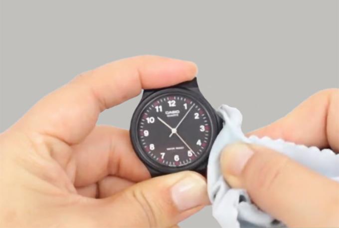 Instrucciones para la limpieza adecuada de relojes de alambre de plástico y metal