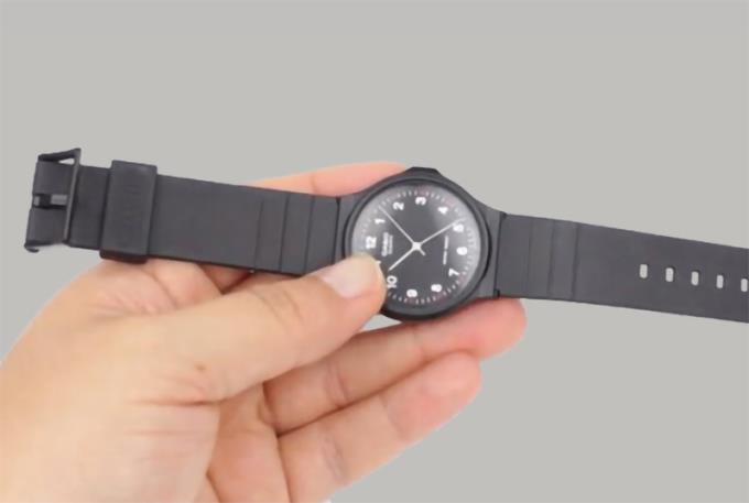 プラスチック製および金属製のワイヤー時計を適切にクリーニングするための手順