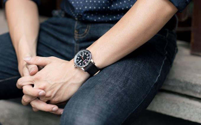 Soll ich eine Uhr mit rechter oder linker Hand tragen?