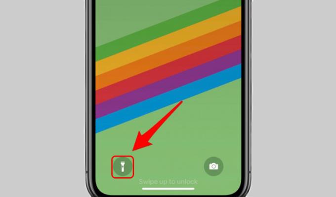 Come accendere e spegnere la torcia su iPhone in modo semplice e veloce