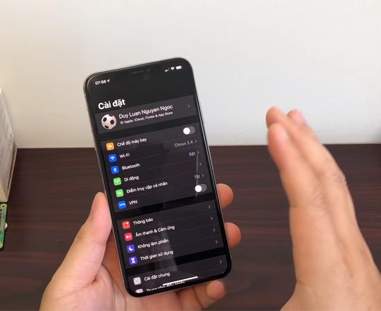 Learn about the benefits of Dark Mode on iOS 13