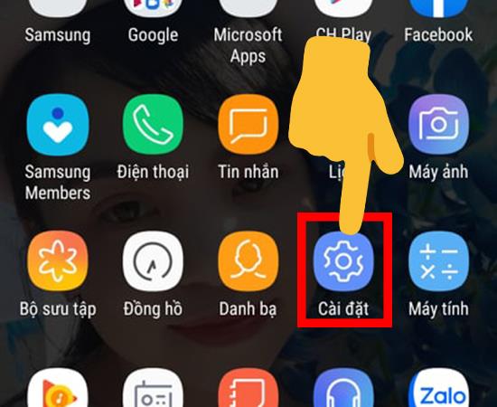 Włącz flashowanie połączeń w telefonie Samsung Galaxy J7 Plus