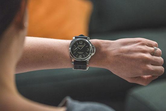 Bagaimana memilih jam tangan yang sesuai untuk pergelangan tangan?
