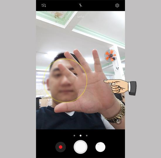 Tire fotos com a palma da sua mão Samsung Galaxy J7 Pro