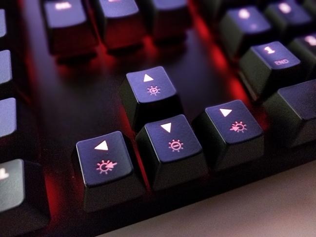 Reviewing the HyperX Alloy FPS mechanical gaming keyboard: minimalism always wins!