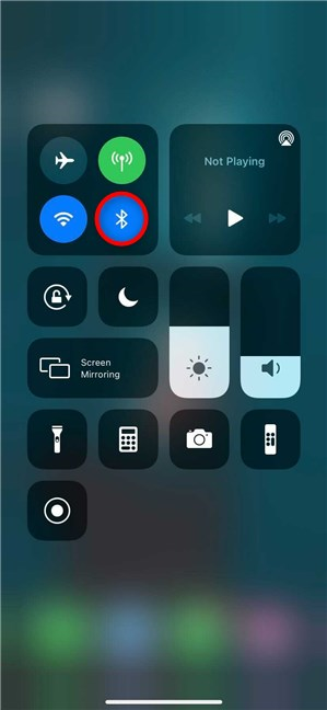 3 ways to turn on or off the iPhones Bluetooth