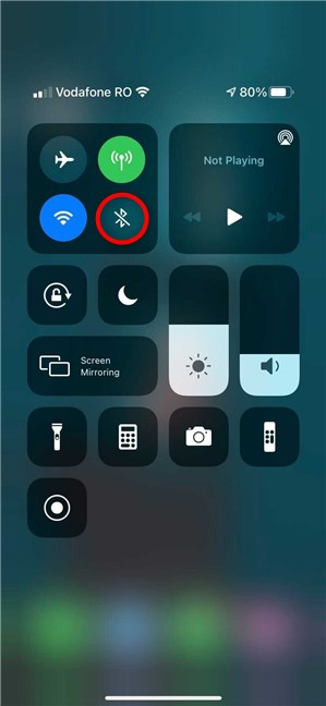 3 ways to turn on or off the iPhones Bluetooth