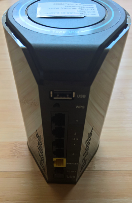 Reviewing the D-Link DIR-820L dual band router - Wi-Fi on the cheap!