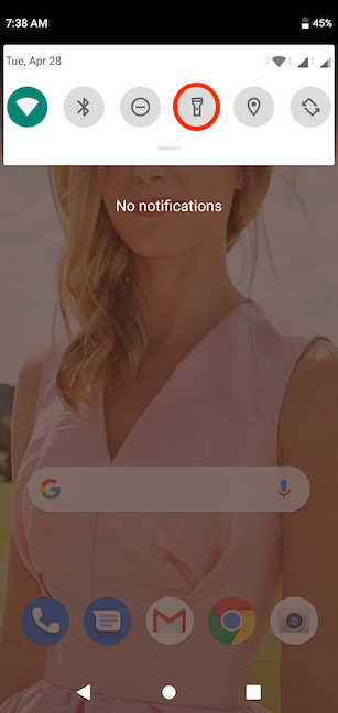 How to turn on the flashlight on your Android smartphone