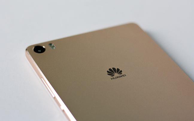 The Huawei P8max review - A giant smartphone that walks amongst us