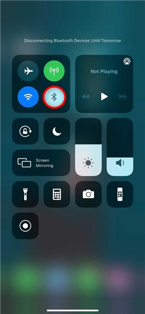 3 ways to turn on or off the iPhones Bluetooth