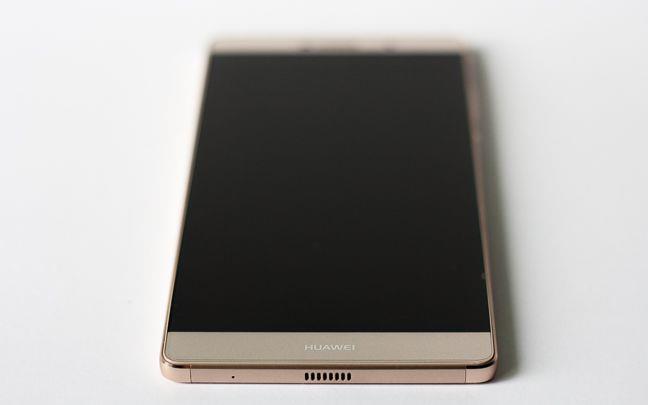 The Huawei P8max review - A giant smartphone that walks amongst us