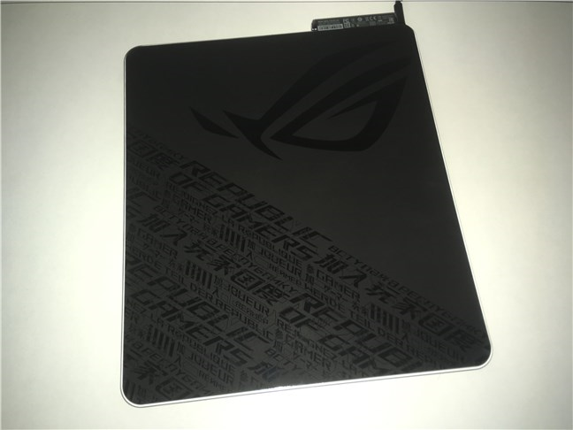 ASUS ROG Balteus Qi review: Mouse pad with RGB lighting and wireless charging!