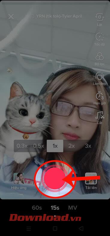 Instructions pour enregistrer des vidéos TikTok avec l'effet Baby Cat sur votre épaule