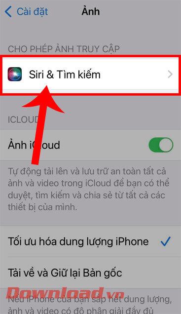 Instructions for searching photos using the Spotlight bar on iPhone