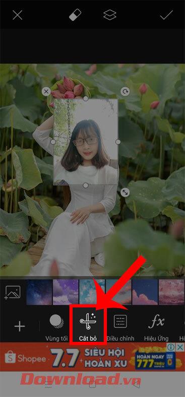 Instructions pour assembler une photo d'une fille tendance tenant un lotus à l'aide de PicsArt