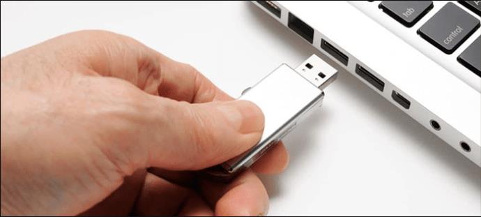 How To Transfer Pictures From An IPhone To A USB Flash Drive