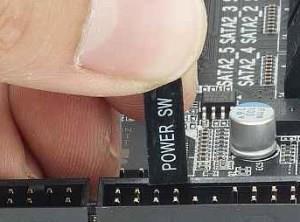 Comment et où installer correctement les câbles et les fils PC pour les SSD, les commutateurs de panneau, etc.