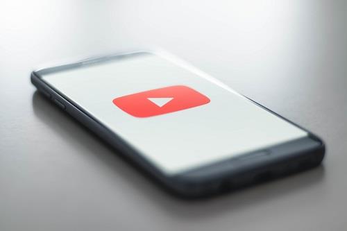 Cum să ștergeți istoricul căutărilor YouTube