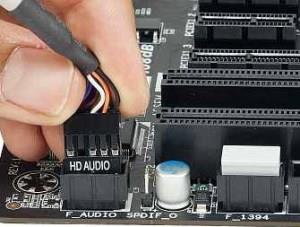 Comment et où installer correctement les câbles et les fils PC pour les SSD, les commutateurs de panneau, etc.