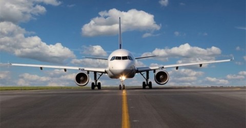 Qual é a velocidade do avião na pista?