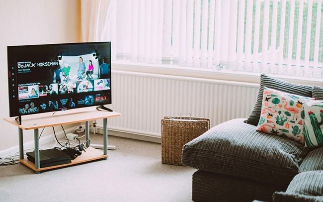 Difference between regular TV and Smart TV