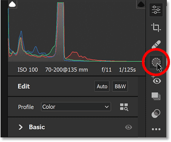 Hoe je een spotlight-effect achter je onderwerp kunt toevoegen met Adobe Camera Raw