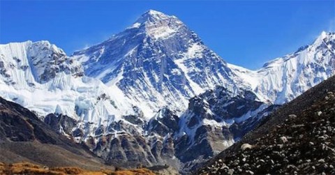 Warum gibt es auf der Erde keine Berge, die höher als 10.000 m sind?