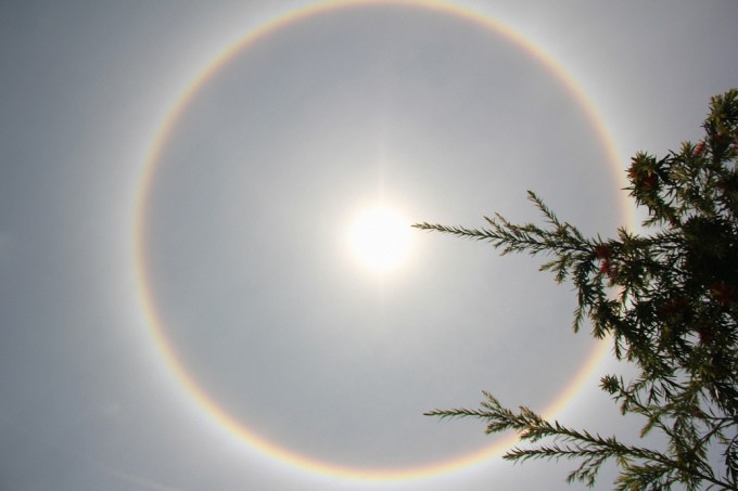 Fenômeno explicado: estranho halo circular ao redor do Sol Fenômeno explicado: estranho halo circular ao redor do Sol