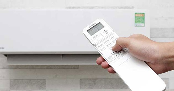 Como substituir a bateria do controle remoto do ar condicionado Toshiba Como substituir a bateria do controle remoto do ar condicionado Toshiba