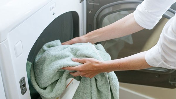 Wat is het verschil tussen natuurlijk gedroogde kleding en machinaal gedroogde kleding?