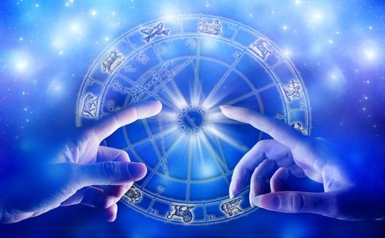 Tarô vs. Astrologia: Qual é mais preciso?