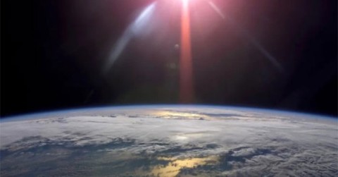 Erste Entdeckung eines elektrischen Feldes um die Erde
