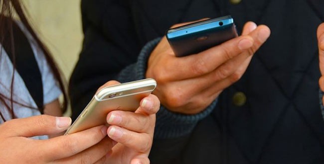 Warum ist der Akku meines Telefons schnell leer, auch wenn er vollständig aufgeladen ist?