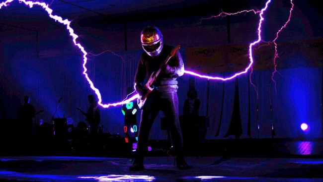 Gegelung Tesla boleh nyahcas elektrik dan menyanyi