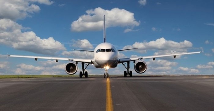 Qual é a velocidade do avião na pista?