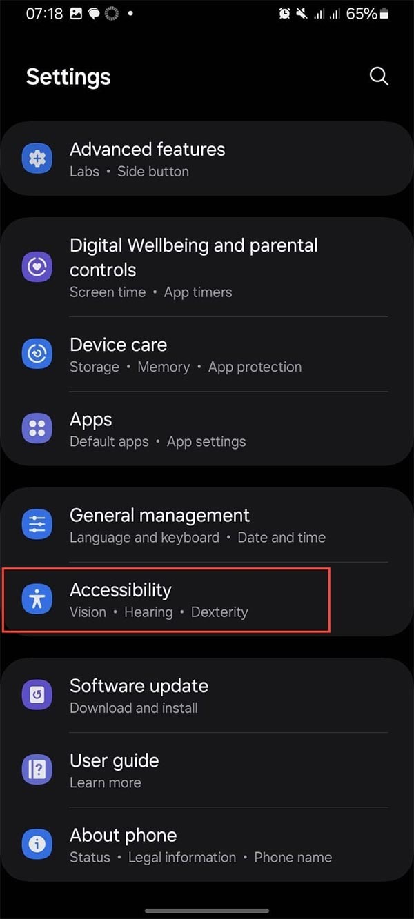 Jak włączyć napisy na żywo na urządzeniach z systemem Android