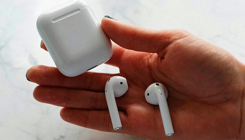 Formas de arreglar los AirPods que solo se escuchan en un oído