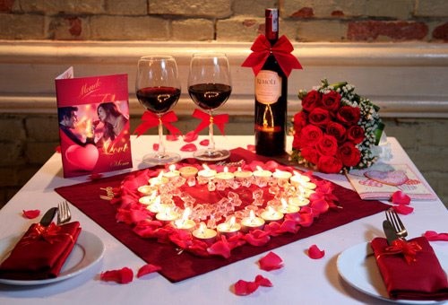 Legendas de aniversário de casamento, status significativos e doces de aniversário de casamento