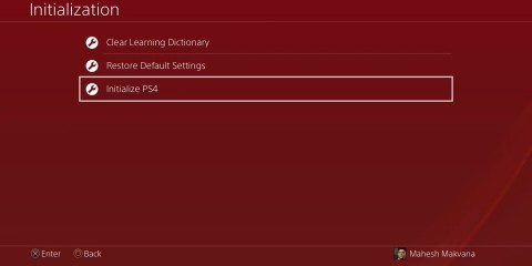 如何重置 PS4 遊戲控制器