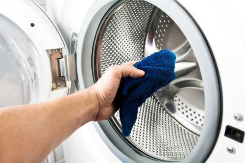 Oorzaken en oplossingen voor wasmachines die continu water afvoeren