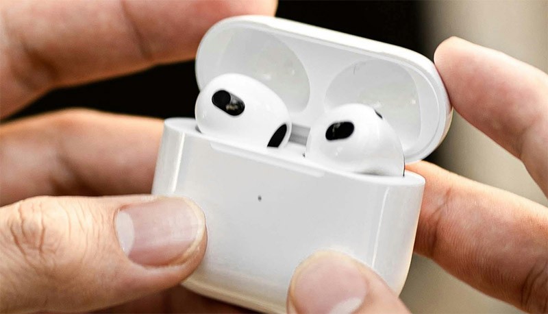 Formas de arreglar los AirPods que solo se escuchan en un oído