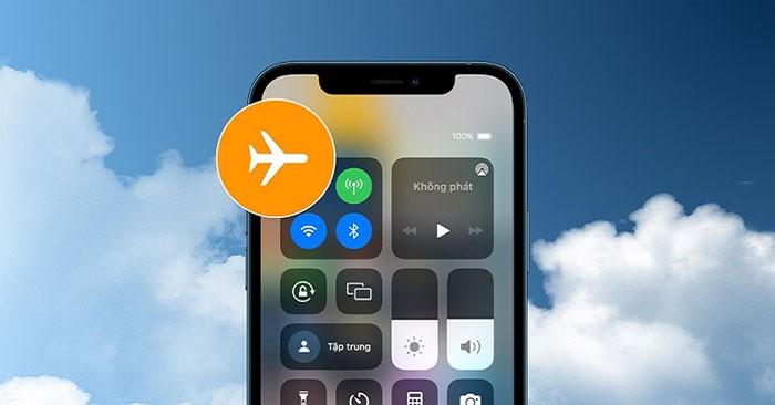 Czy telefon w trybie samolotowym, ale nadal korzystający z Wi-Fi, przyciąga pioruny? Czy telefon w trybie samolotowym, ale nadal korzystający z Wi-Fi, przyciąga pioruny?