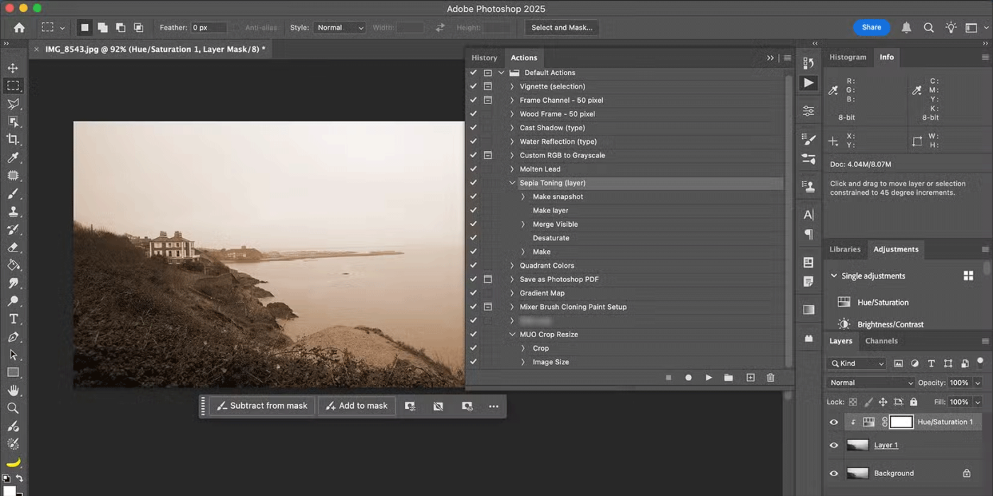 Non l'intelligenza artificiale, ma le azioni sono la funzionalità di Photoshop che gli utenti amano
