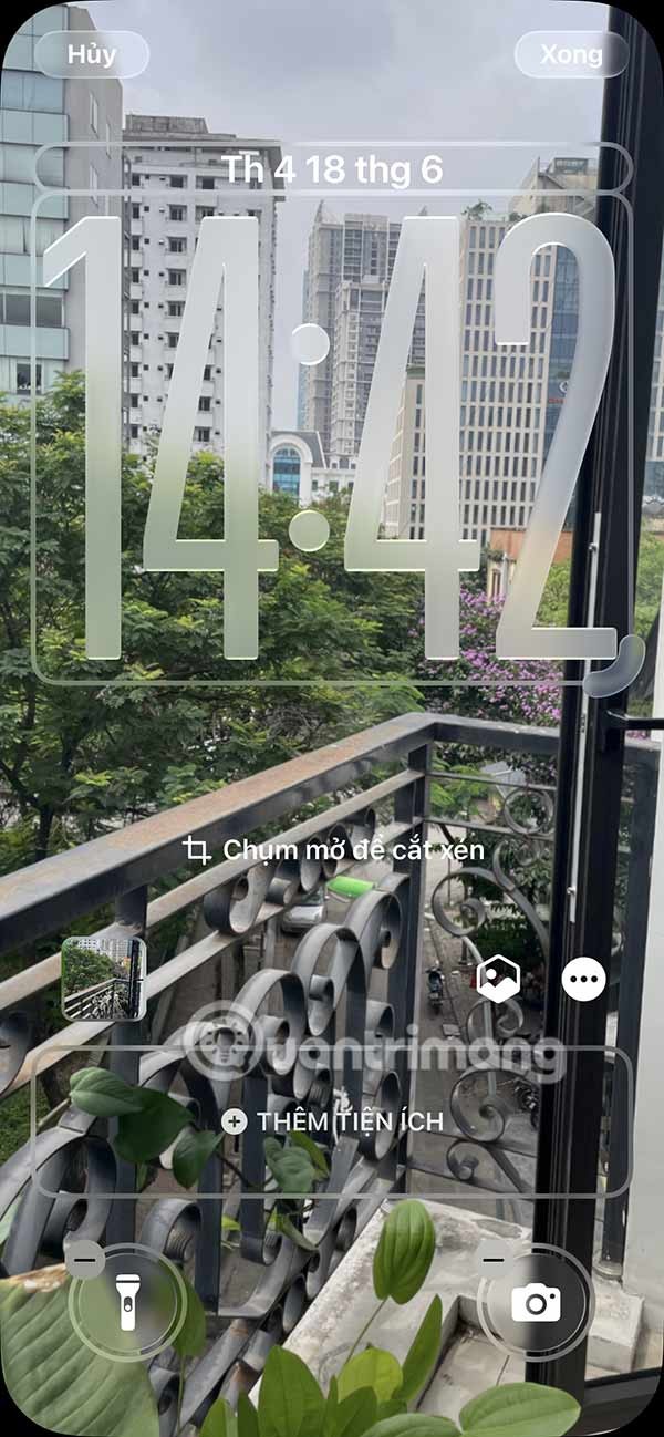 iPhoneのロック画面の時計を拡大する方法