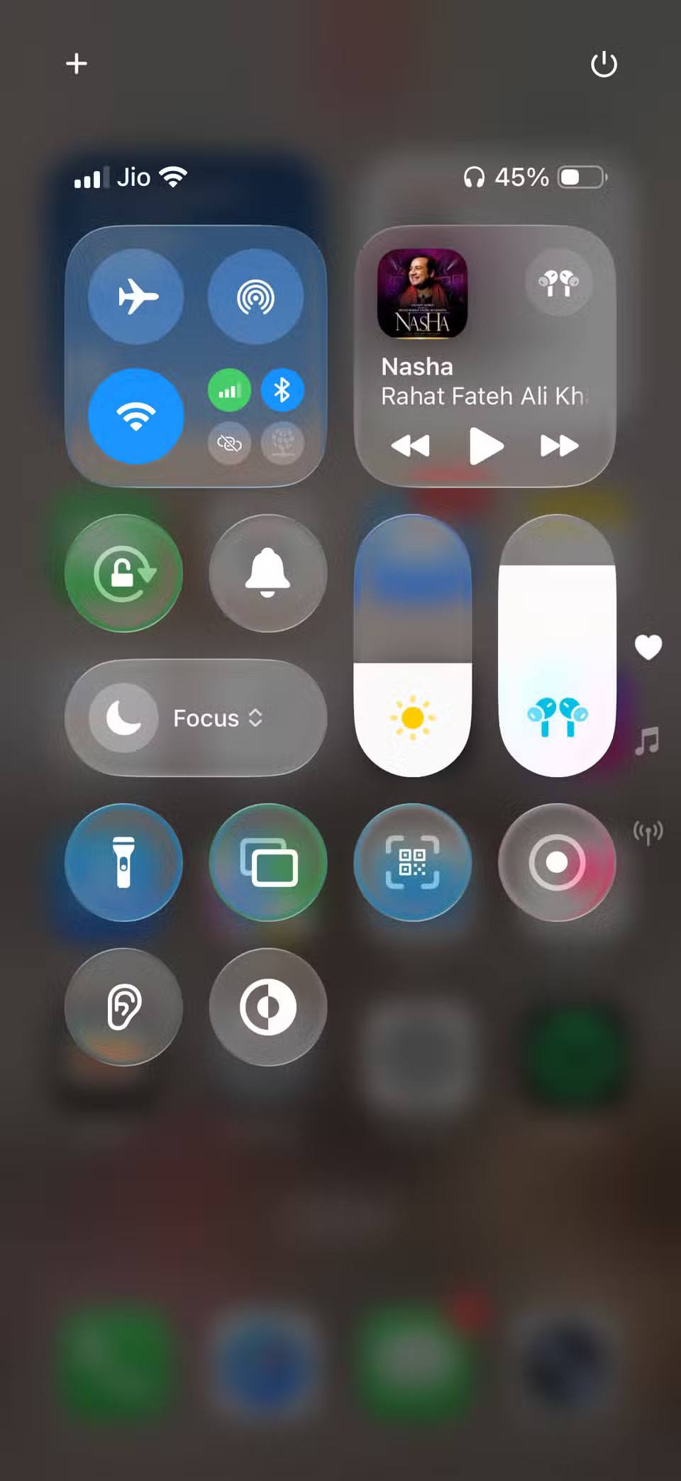 Как использовать функции Conversation Awareness и Live Listening на AirPods